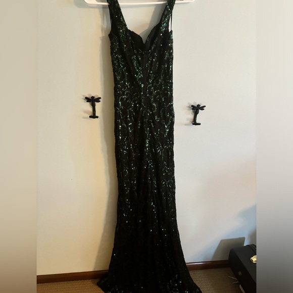 Green and black sequin formal/prom dress - Picture 4 of 7